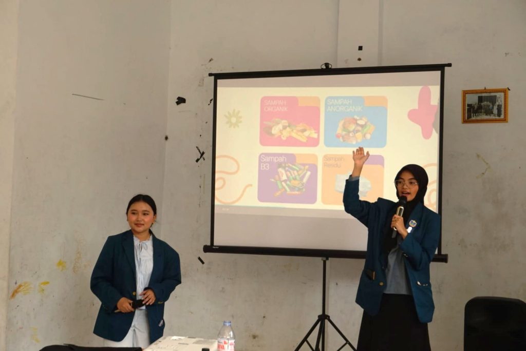 mahasiswa basing kelola sampah bersama anak panti asuhan